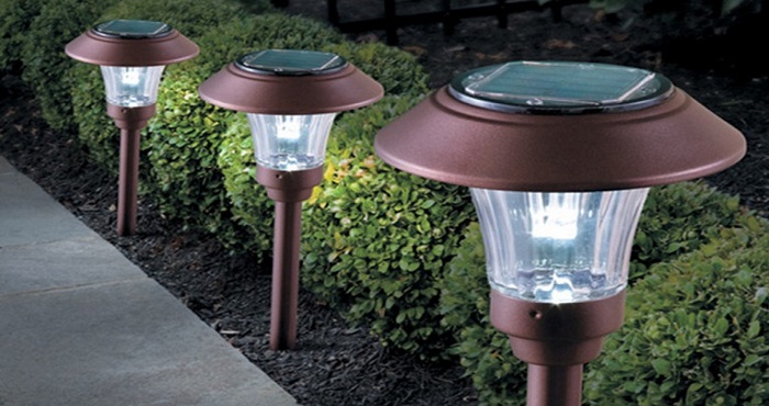 Solar street light with panel