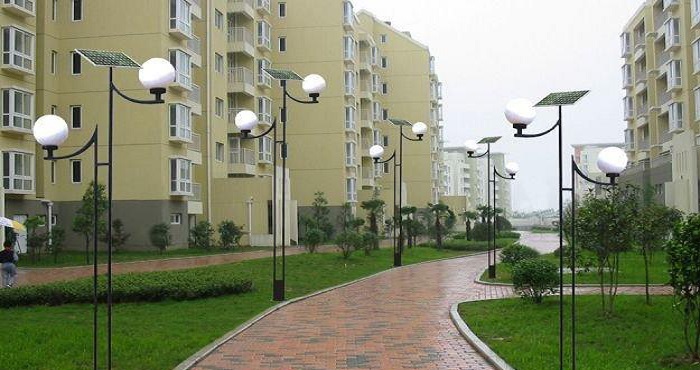 Roadside solar lighting